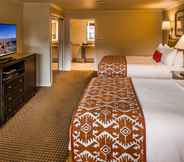 Kamar Tidur 3 Best Western Plus Arroyo Roble Hotel & Creekside Villas