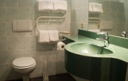 Toilet Kamar 2 Value Stay Brussels Expo Hotel