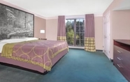 Bedroom 6 Super 8 by Wyndham Austell/Six Flags