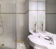 In-room Bathroom 5 Best Western Plus Hotel Elixir Grasse