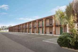 Bangunan 4 Days Inn by Wyndham Hardeeville/ I-95 State Line