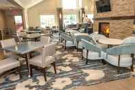 Bar, Kafe, dan Lounge Howard Johnson by Wyndham Middletown Newport Area