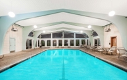 Swimming Pool 2 Howard Johnson by Wyndham Middletown Newport Area