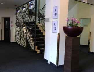 Lobby 2 relexa Waldhotel Schatten