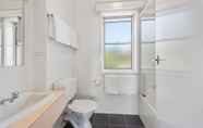 In-room Bathroom 7 Coach House Launceston