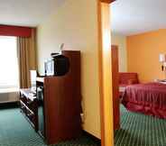 Bedroom 2 Days Inn & Suites by Wyndham Bloomington/Normal IL