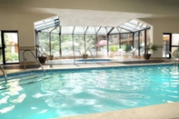 Swimming Pool Courtyard by Marriott Spokane Downtown at the Convention Ctr