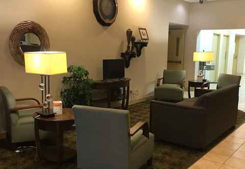 Lobby Quality Inn & Suites North