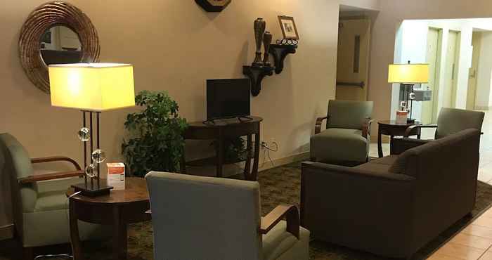 Sảnh chờ Quality Inn & Suites North