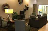 Lobby Quality Inn & Suites North