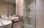 In-room Bathroom 4 Hôtel de Neuve Le Marais by Happyculture