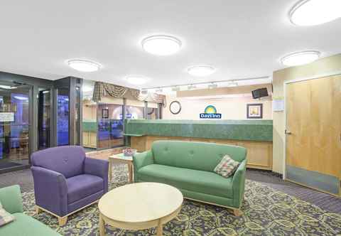 Lobby Days Inn by Wyndham Perryville