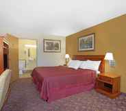 Bedroom 3 Days Inn by Wyndham Perryville