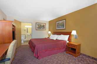 Bedroom 4 Days Inn by Wyndham Perryville