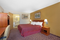 Bedroom Days Inn by Wyndham Perryville