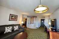 พื้นที่สาธารณะ Salt Lake Plaza Hotel SureStay Collection by Best Western