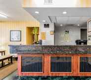 Sảnh chờ 6 SureStay Hotel by Best Western Fort Pierce