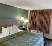 Bedroom 2 SureStay Hotel by Best Western Fort Pierce