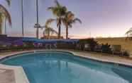 Swimming Pool 5 La Quinta Inn & Suites by Wyndham San Diego Mission Bay