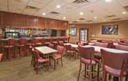 Bar, Kafe, dan Lounge 3 Norwood Inn & Suites Mankato