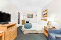 Bedroom Days Inn by Wyndham West Jefferson