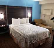 Bedroom 2 Stillwater Inn & Suites