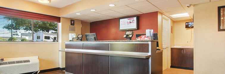 Lobby Red Roof Inn Canton