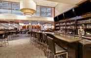 Bar, Kafe, dan Lounge 5 Holiday Inn Oakville Centre, an IHG Hotel