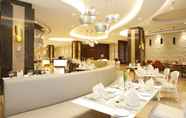Restaurant 4 Crowne Plaza Riyadh Minhal, an IHG Hotel