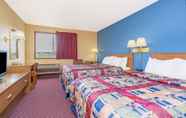 Bedroom 6 Days Inn by Wyndham West-Eau Claire