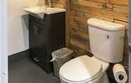 In-room Bathroom 3 Days Inn by Wyndham Raleigh Glenwood-Crabtree