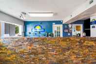 Lobby Days Inn by Wyndham Raleigh Glenwood-Crabtree
