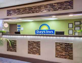 Lobby 2 Days Inn by Wyndham Knoxville East