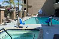 Kolam Renang Quality Inn & Suites Camarillo - Oxnard