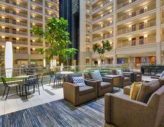 Lobby 2 Embassy Suites by Hilton Chicago Downtown River North