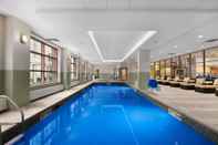 Swimming Pool Embassy Suites by Hilton Chicago Downtown River North