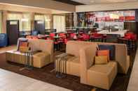 Quầy bar, cafe và phòng lounge Courtyard by Marriott Williamsburg Busch Gardens Area