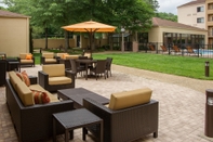 Common Space Courtyard by Marriott Williamsburg Busch Gardens Area