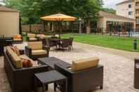 Common Space Courtyard by Marriott Williamsburg Busch Gardens Area