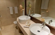 In-room Bathroom 2 Mediterráneo Sitges