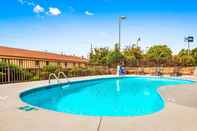 Swimming Pool Best Western Statesville Inn