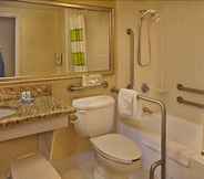 ห้องน้ำภายในห้อง 3 Fairfield Inn And Suites By Marriott Palm Beach