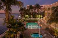 Swimming Pool Fairfield Inn And Suites By Marriott Palm Beach