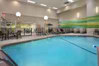 Swimming Pool Holiday Inn Airport - Portland, an IHG Hotel
