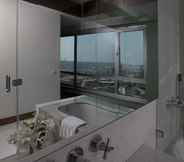 In-room Bathroom 2 The Marmara Pera