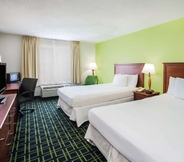 Bedroom 5 Days Inn by Wyndham Florence Near Civic Center