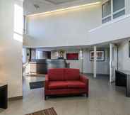 Lobby 2 Comfort Inn Regina