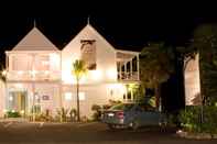 Exterior Hananui Lodge and Apartments