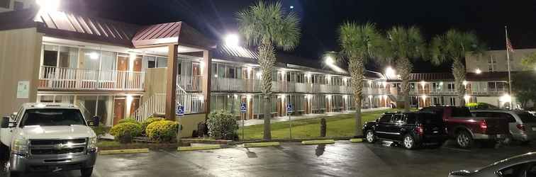 ภายนอกอาคาร Days Inn & Suites by Wyndham Charleston Airport West