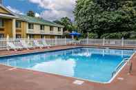 Swimming Pool Baymont by Wyndham Harrisburg